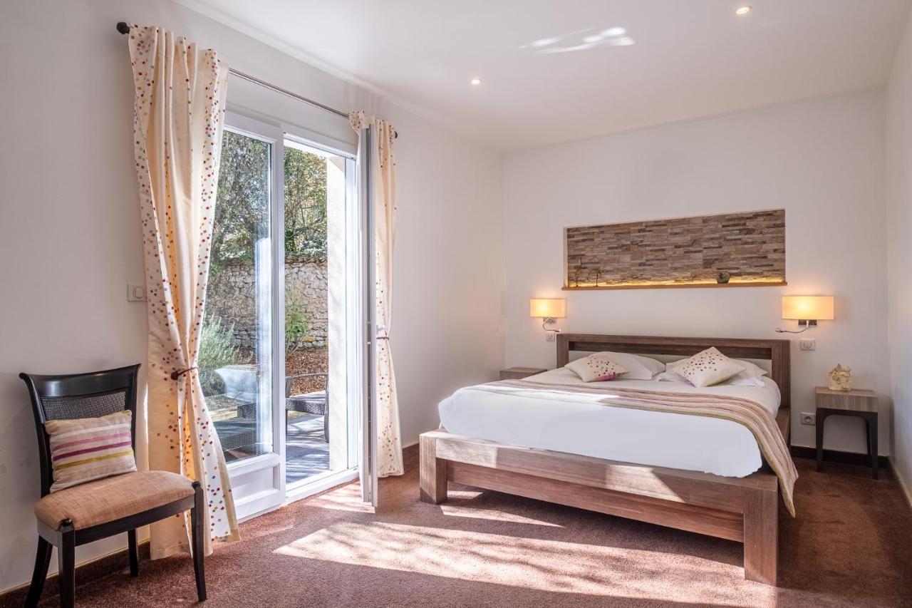 Отель Domaine De L'Echassier, The Originals Relais Шатобернар Экстерьер фото